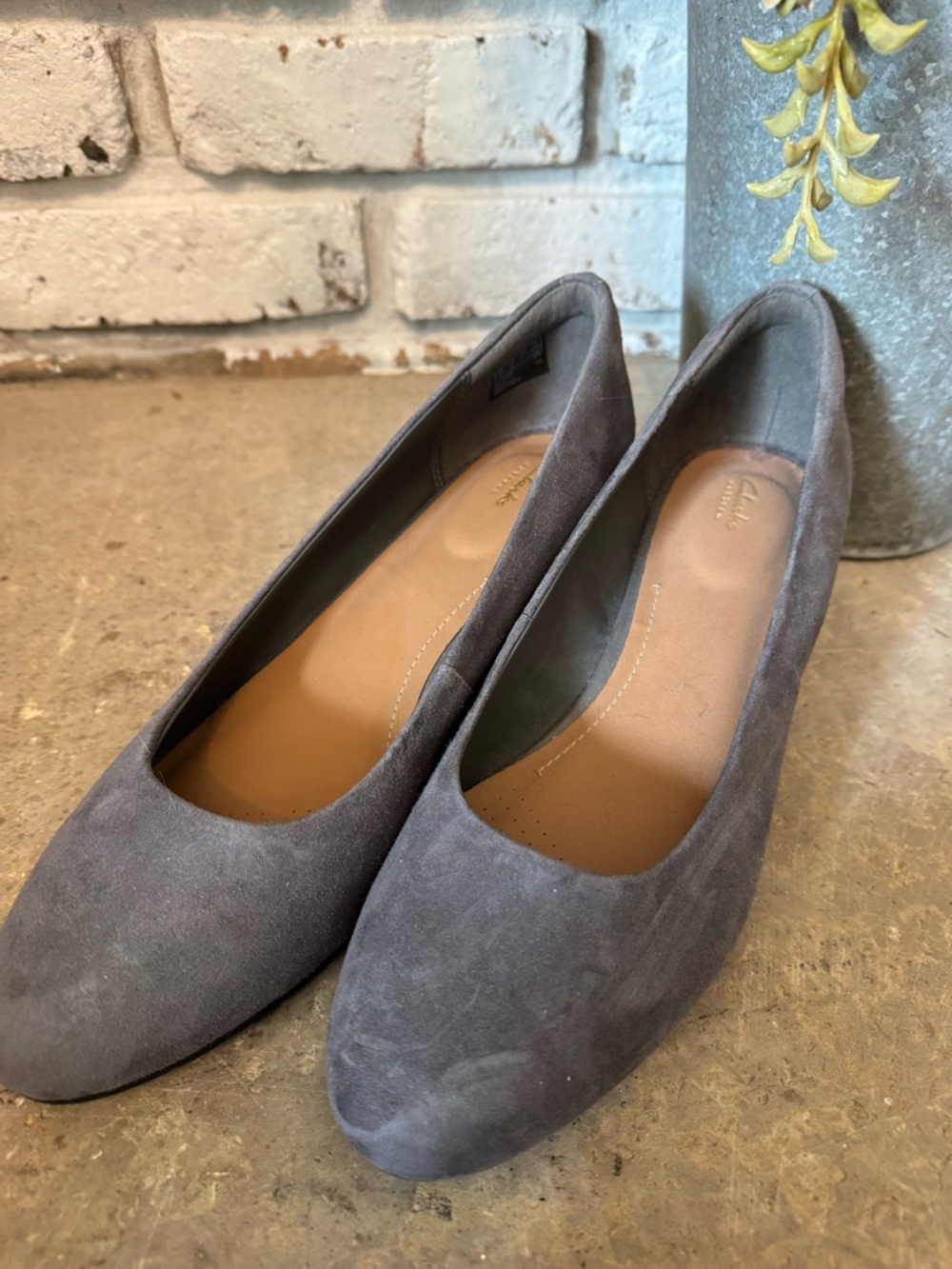 Clarks Women's Gray Suede Rounded Toe slight wedged heels